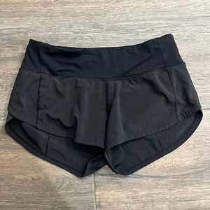 LULULEMON BLACK SPEED UP SHORTS.  SIZE 0
